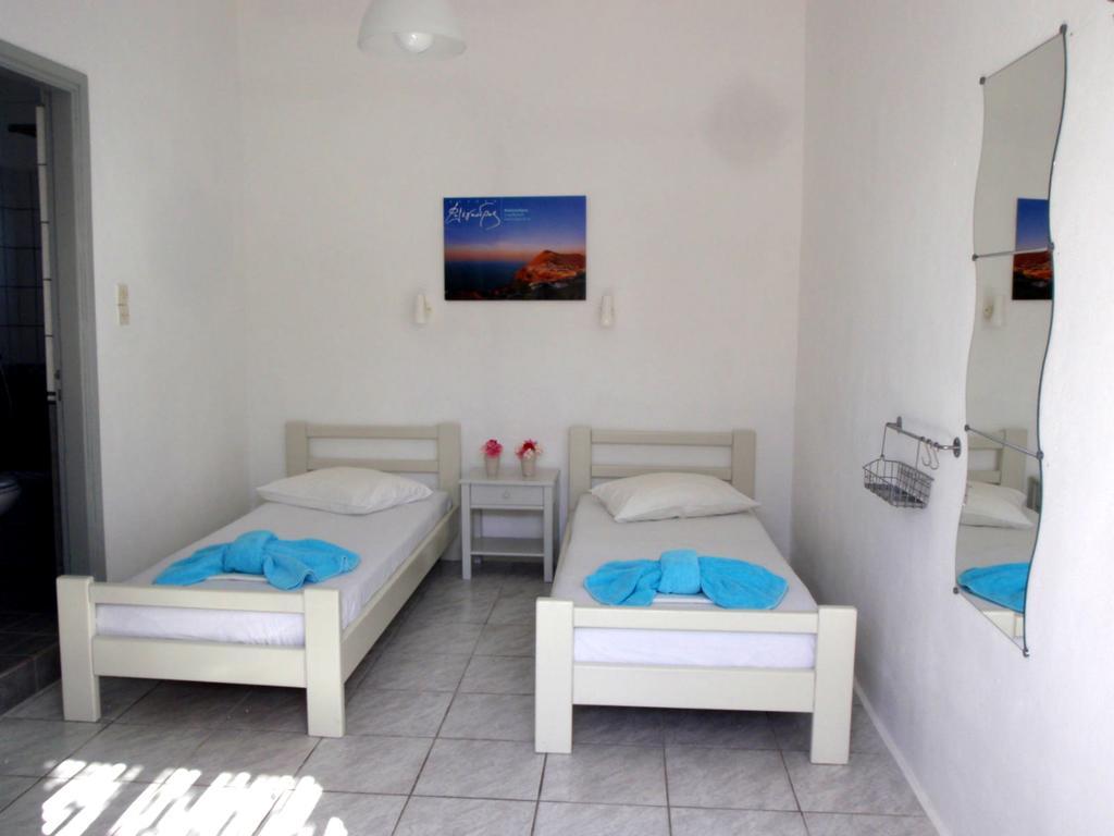 Pavlosx2 Folegandros Town Room photo